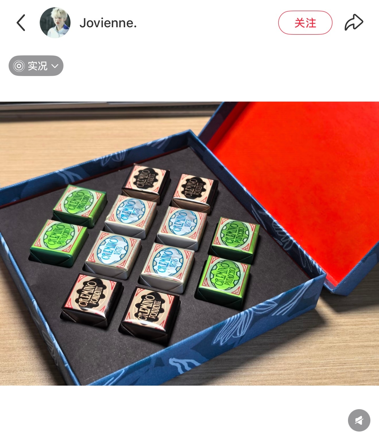 刷到宝宝抽的伴手礼是一整盒Venchi巧克力意大利很有名的老牌子国内买差不多的规