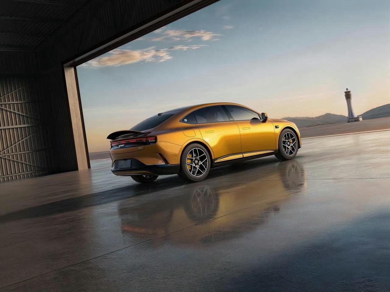 smart精灵6号这个车身姿态属实不够好看车长4米9，但高度却超过了1米5...