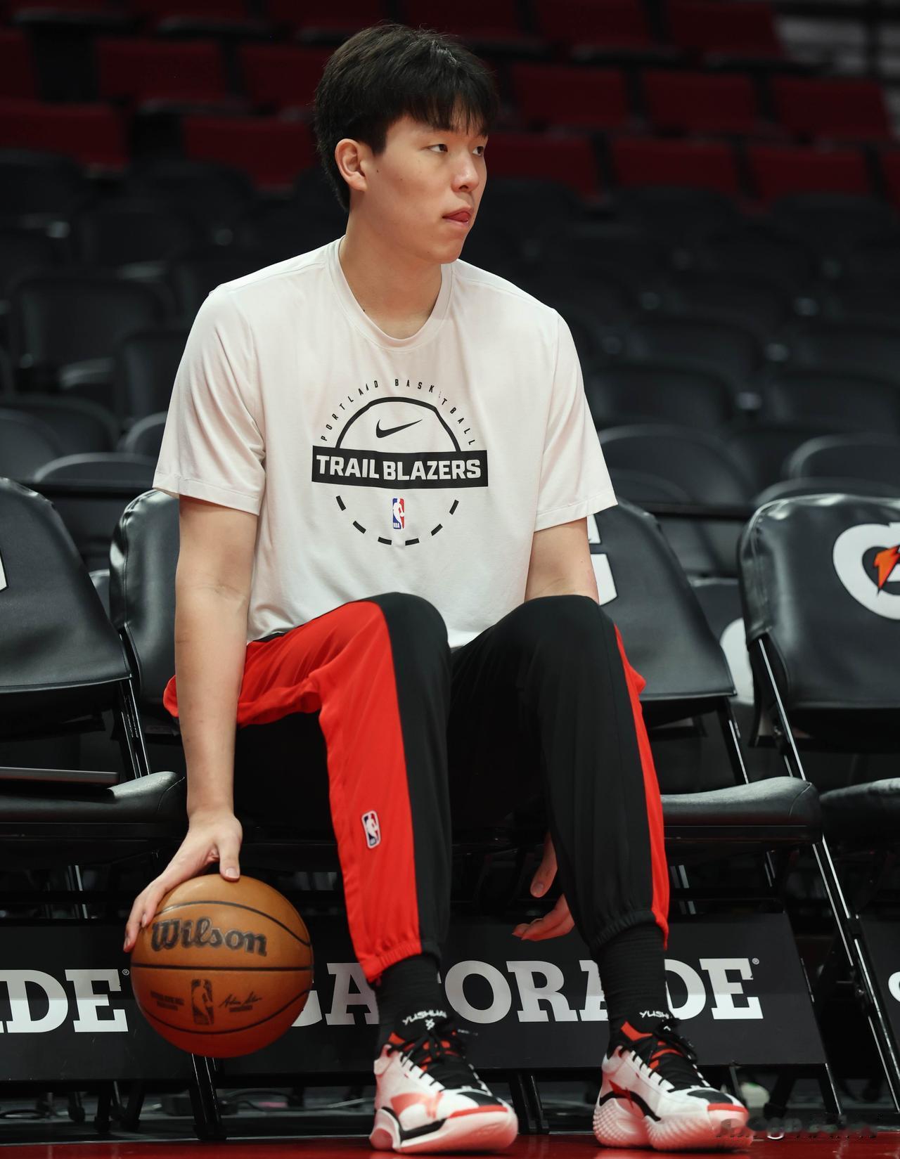 近日，青岛公布2025年度十佳运动员，其中篮球运动员杨瀚森、乒乓球运动员陈梦以及