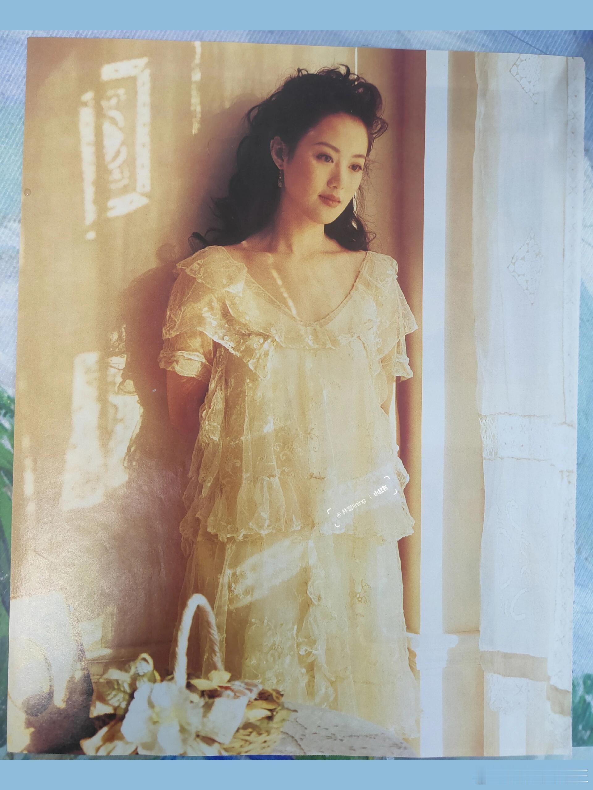 #章小蕙就是行走的古董# 在半个世纪的时光长河里，章小蕙历经风雨，依旧风华绝代。