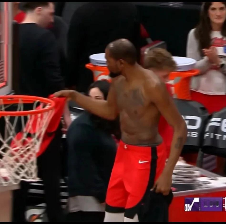 🔥 火箭140-106狂胜爵士！主场火力全开，34分分差霸气侧漏
 
这场球完