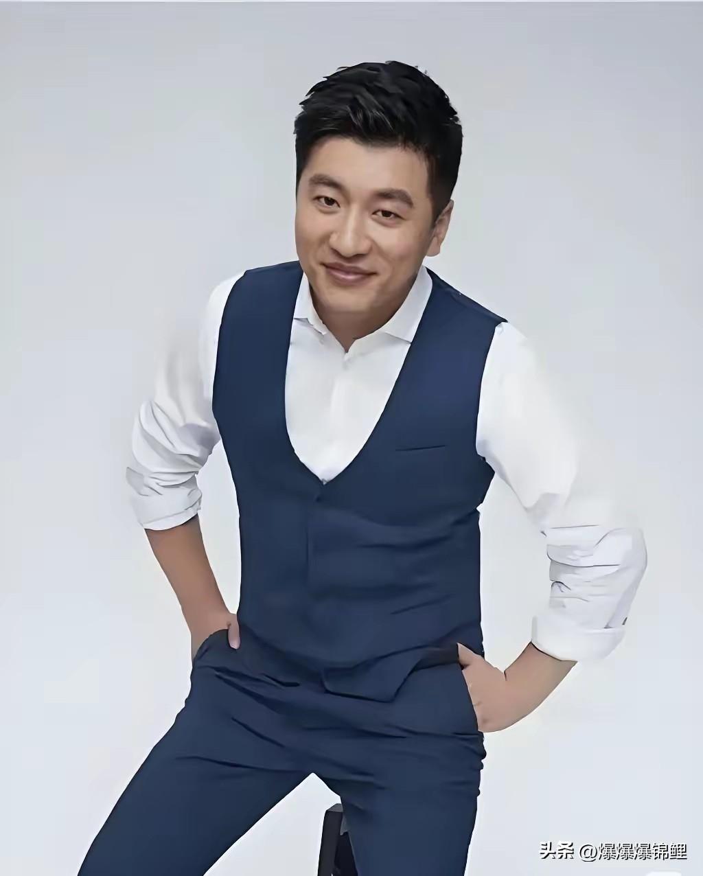 张雪峰算是把普通家庭的遮羞布彻底撕碎了。

孩子成绩在本科线上下晃悠，或者只能上