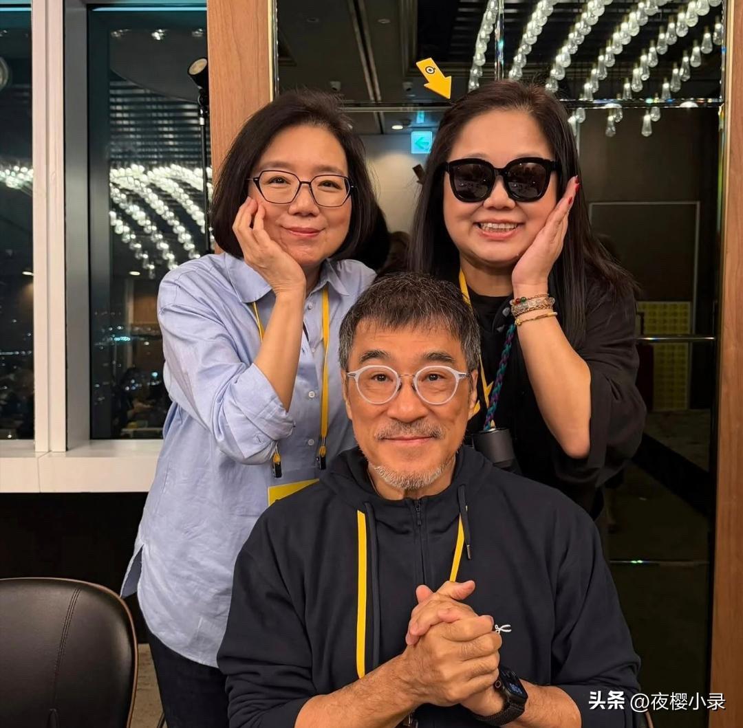 68岁李宗盛参加滚石同学会，他看起来苍老了好多，双鬓和胡须花白，身材消瘦，整个人