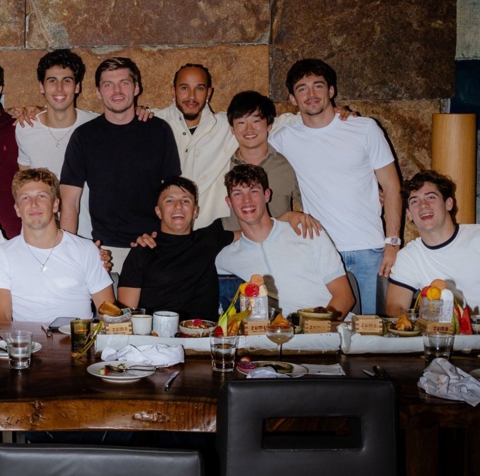 这右半边图也太好笑🆘44：搂的越多越气派！看我一把子把5332216全搂了！8