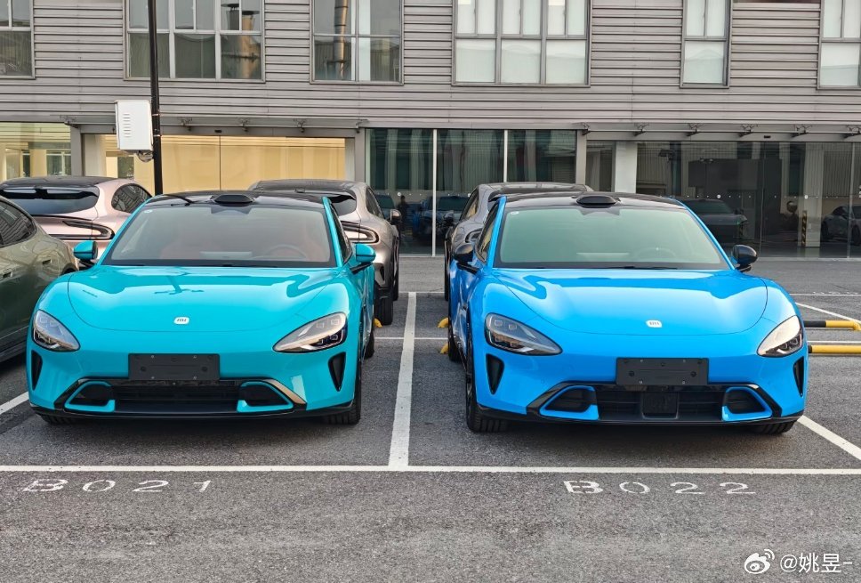 小米su7 海湾蓝VS卡布里蓝你觉得哪个蓝色更好看？