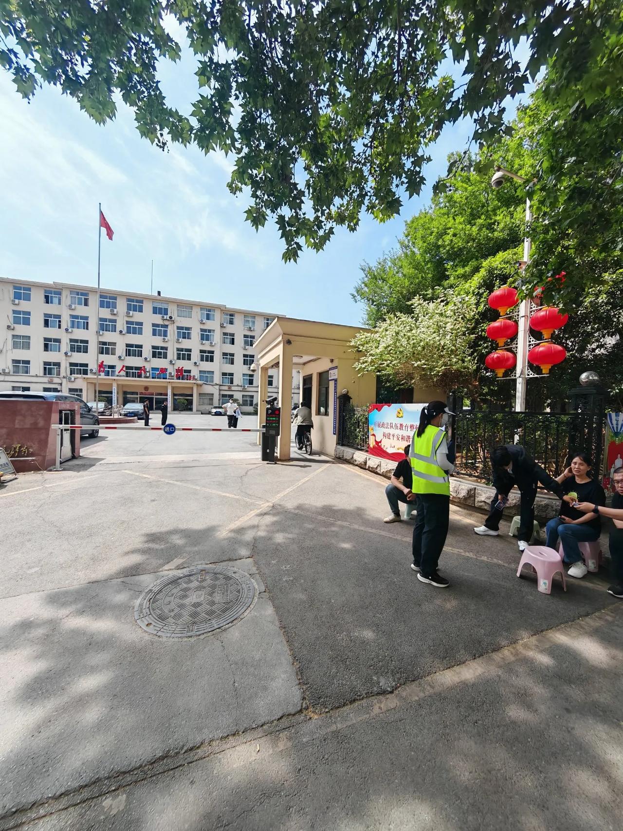 为新乡市政府点赞。一个超市温暖一个城市。

到新乡胖东来购物，卫滨区政府和新乡市
