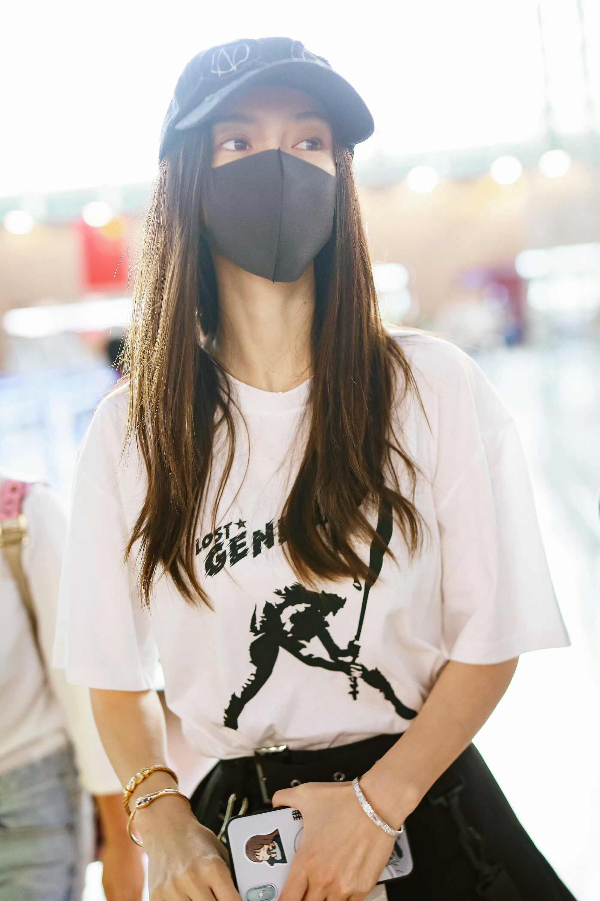 angelababy angelababy “不同蔷薇，你可是明艳从不凋零的玫瑰