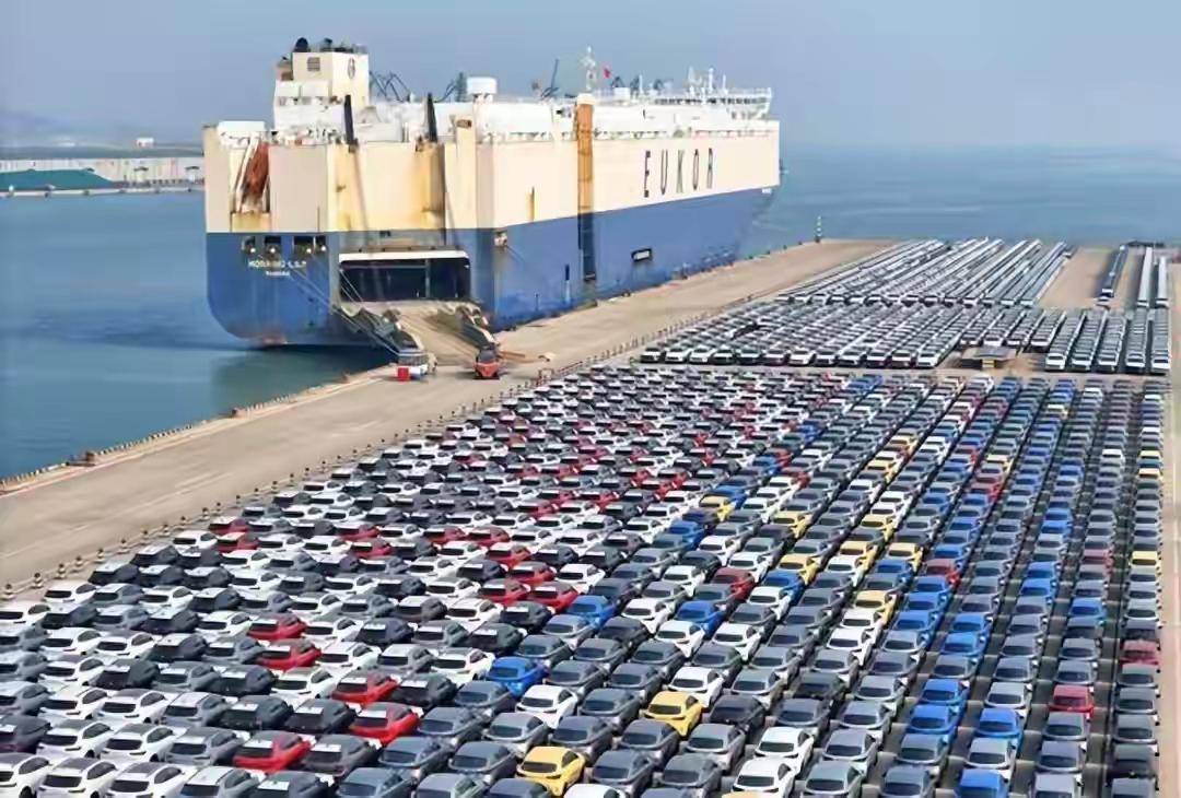 你发现没有？现在国外街上跑的中国电车，已经多到让老外自己都开始不淡定了。

泰国