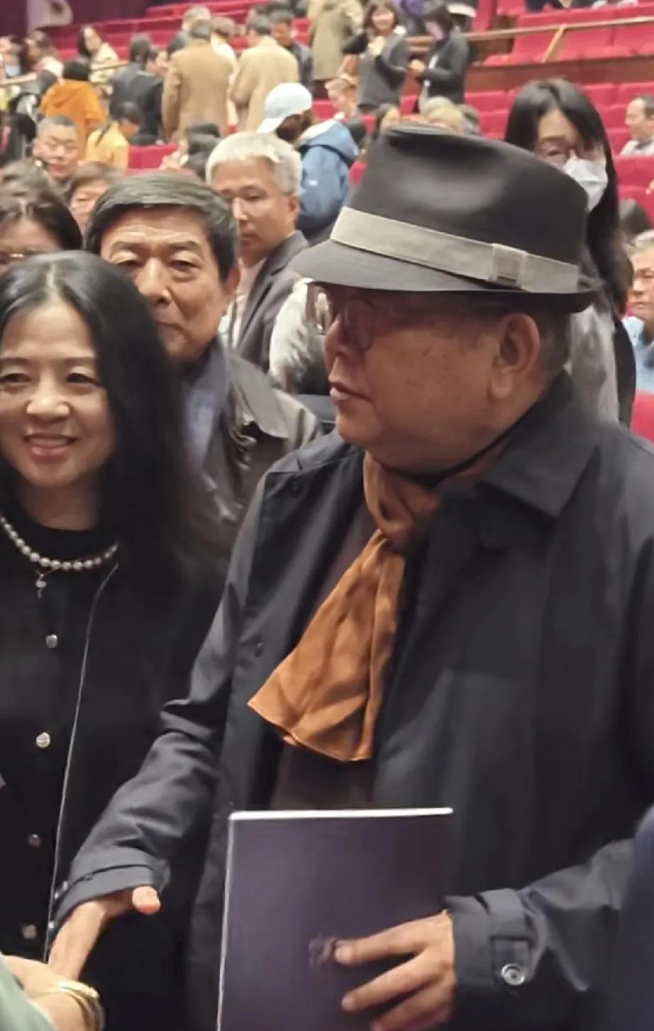 张国立：老王啊，你这一来，我这《情歌》算是真有面儿了。刚才我在台上，眼角一瞥，就