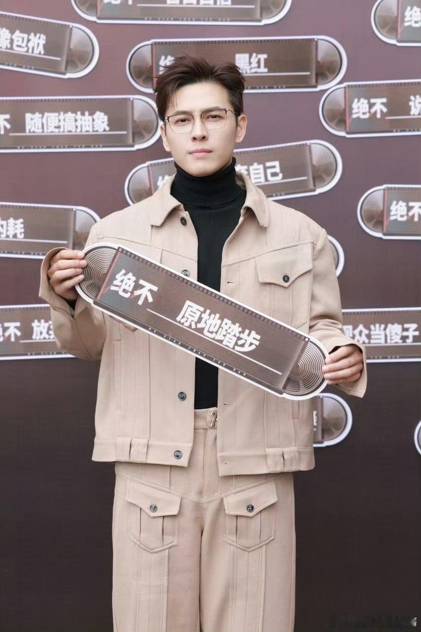 这居然是钟丽丽  洪尧录制无限超越班  钟丽丽《无限超越班》新造型太鲨了！百变女