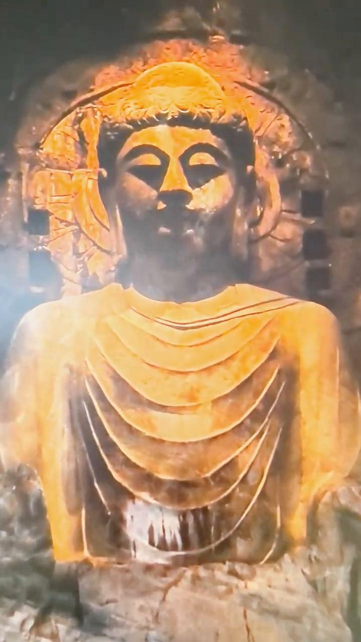 洛阳寺首届摄影艺术展在正大广场三楼。这次洛阳寺首届摄影艺术展历经数月征集，从三千