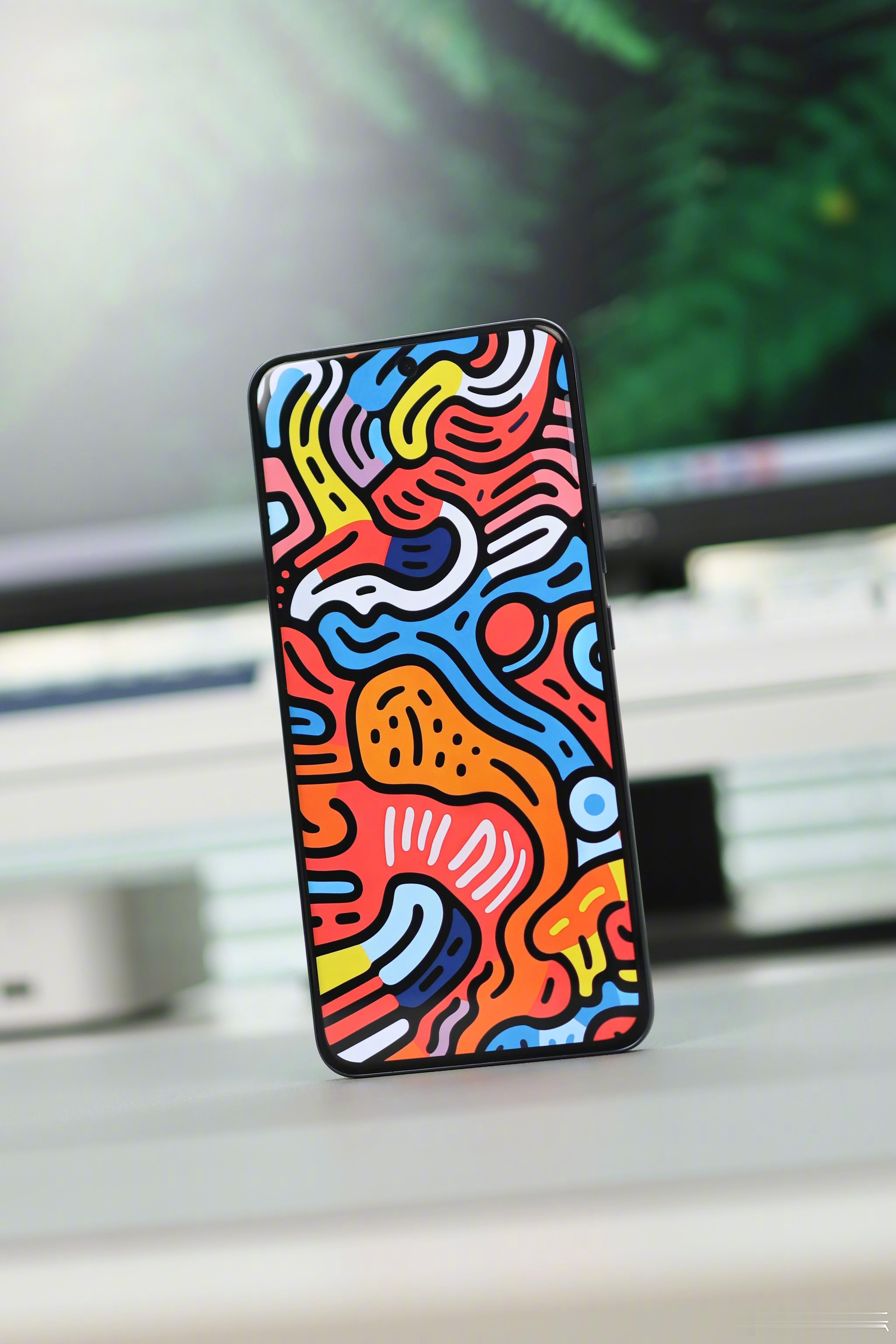 感受一下OPPO A5 Pro的正面屏占比，这一次A系列也给到了全等深四曲屏，而