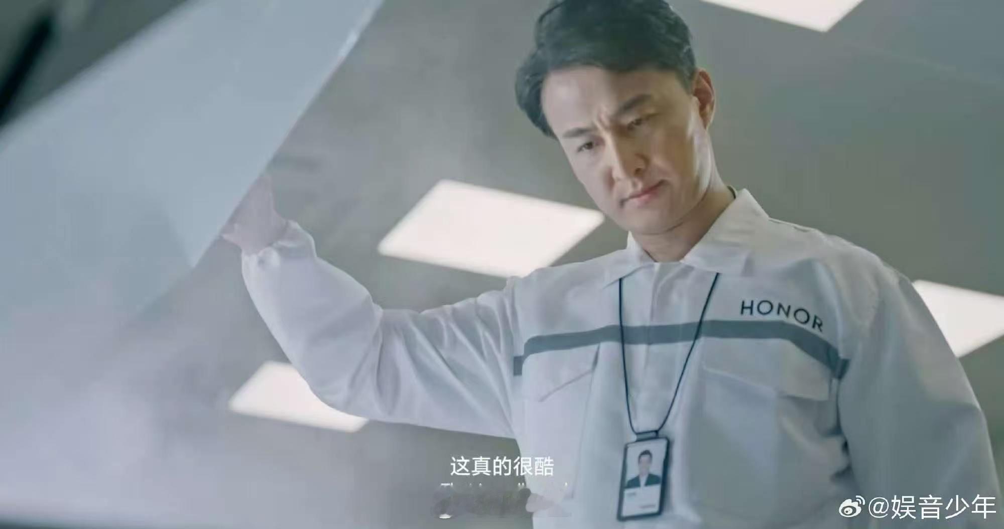 首位全马破2跑者萨维约战机器人以奔跑为纽带开启体育全新篇章，人机同场竞技是体育创