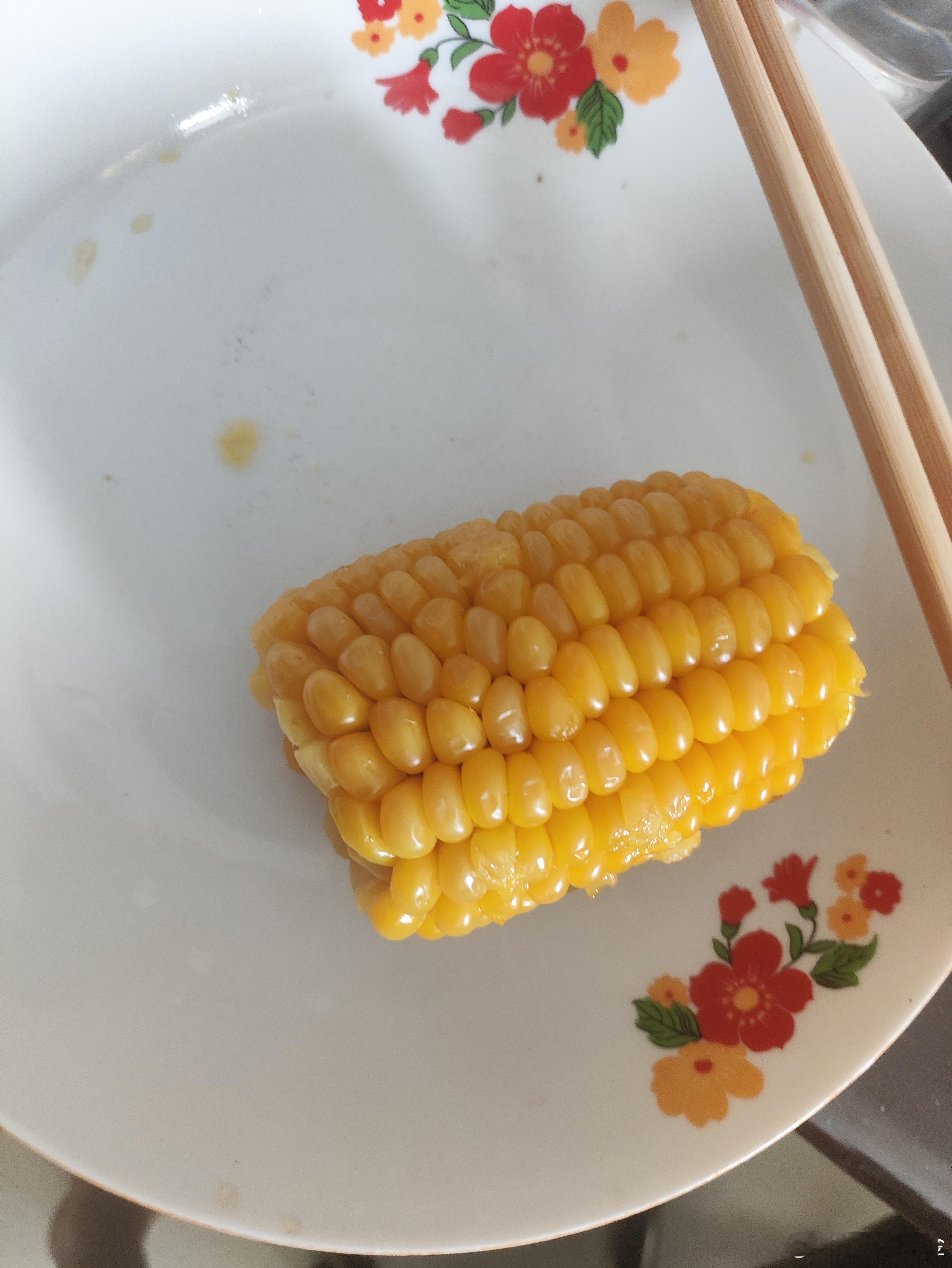 我先吃个玉米，然后再说。 