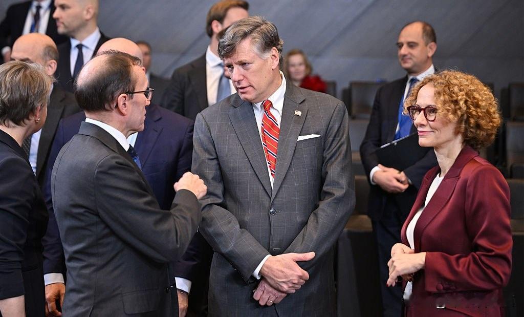 美国彻底翻脸！副国务卿兰道公开怒批欧盟，直言其政策“跟美国对着干”，甚至狠骂欧盟