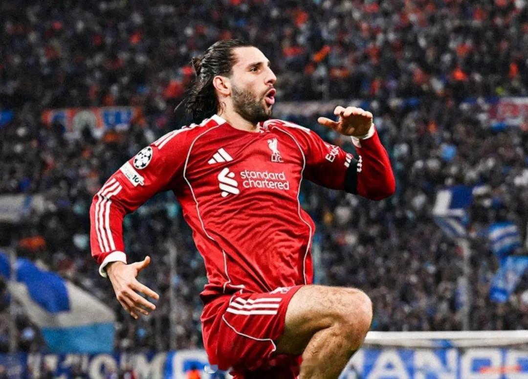 索博斯洛伊接受采访时回应了他的续约问题。利物浦球星表示：“新合同的谈判？从现在开