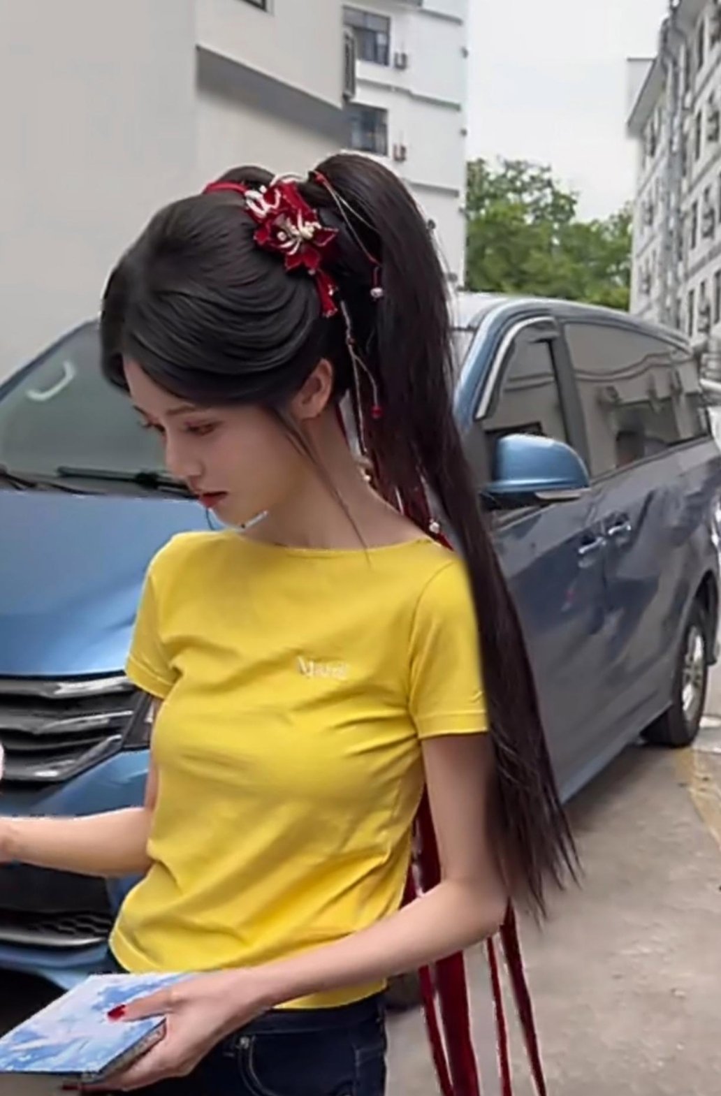 天啊！孙珍妮瘦到让人心疼。 