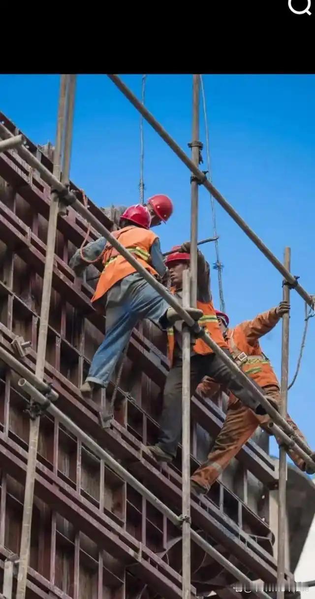 一万饭卡背后，中国式父爱的深沉与质朴
 
“爸，饭卡没钱了，给我充点生活费。”小