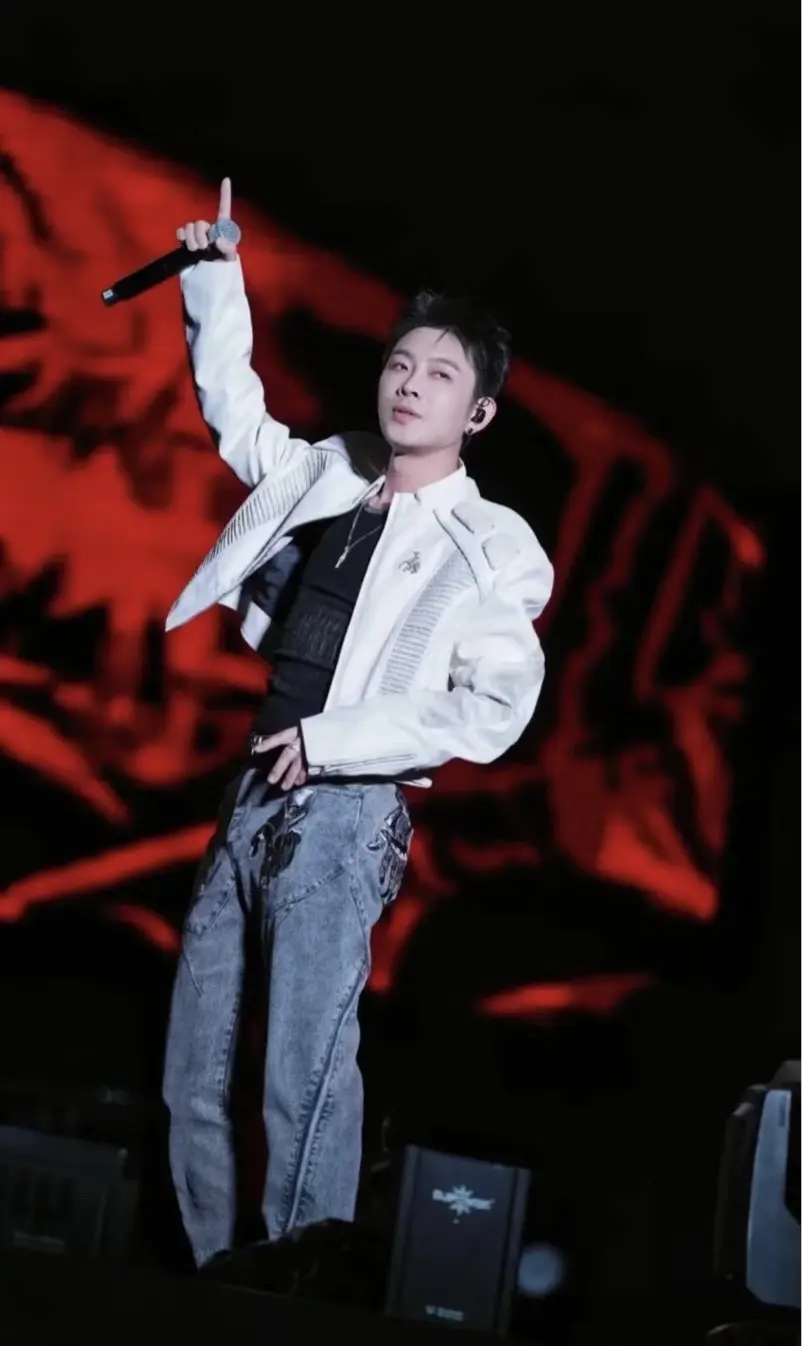 月亮月亮你不懂  六便士到底多重 最近的疲惫让我突然明白了追星的意义是...