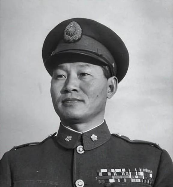 1951年，孙立人脱了衣服上床睡觉，习惯性地搂住老婆，却发现手感不对劲，他一怔，