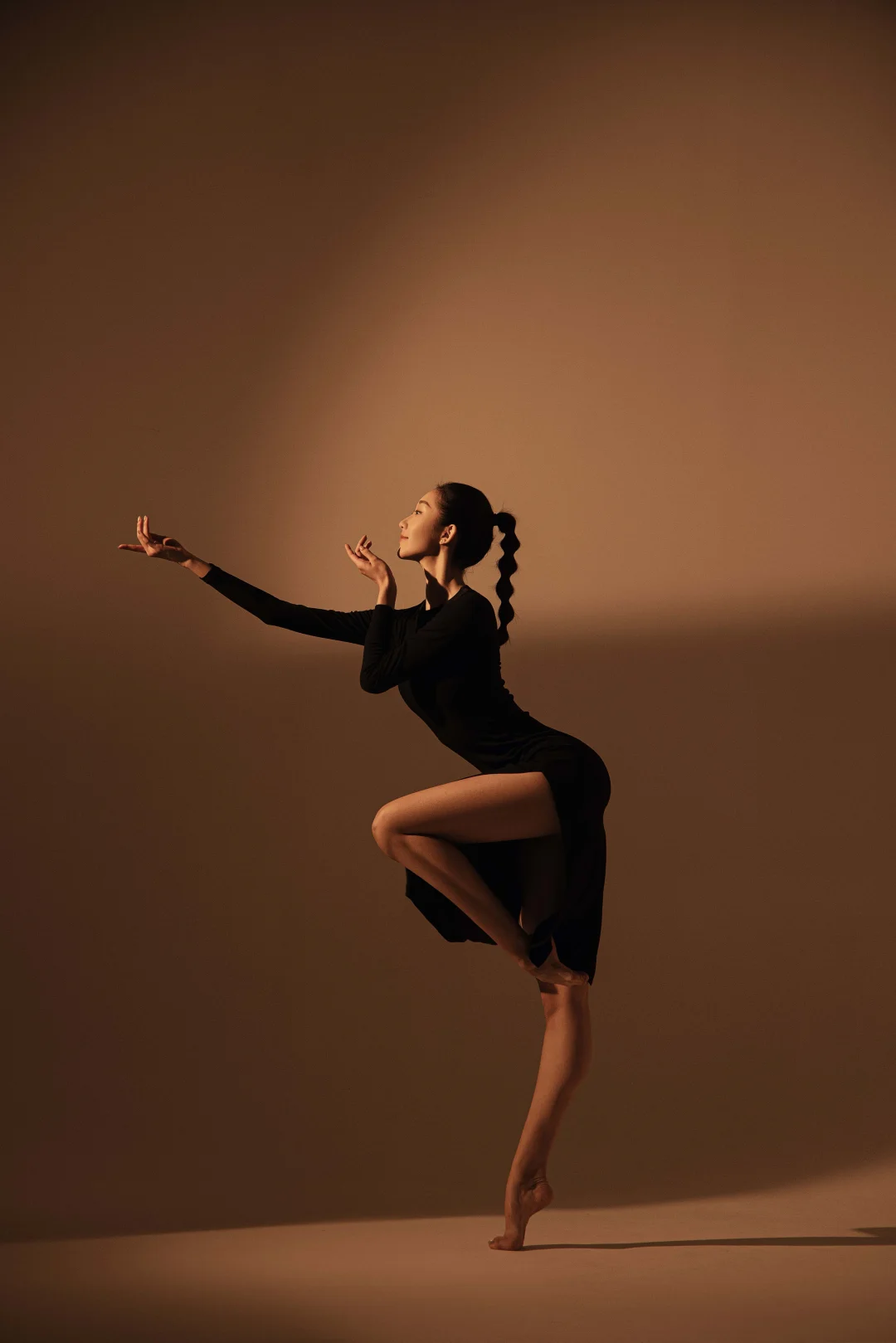 这体态，真的被舞蹈刻进骨子里!