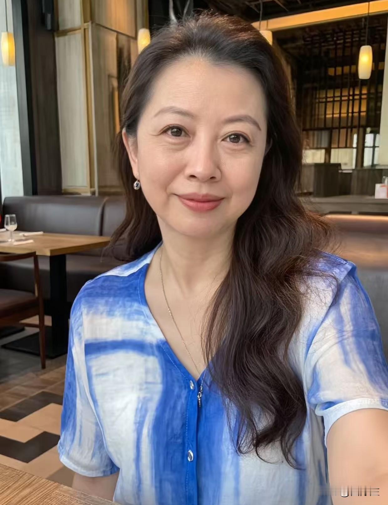 明天就满60岁了，纯素颜的我，还看得过去不？
家人们，明天我就步入60岁的门槛啦