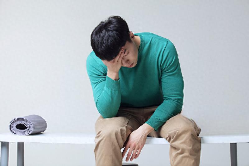 儿子躺平后，我差点崩溃，老伴给我出了个主意，花钱让一个漂亮女孩追我们的儿子。
