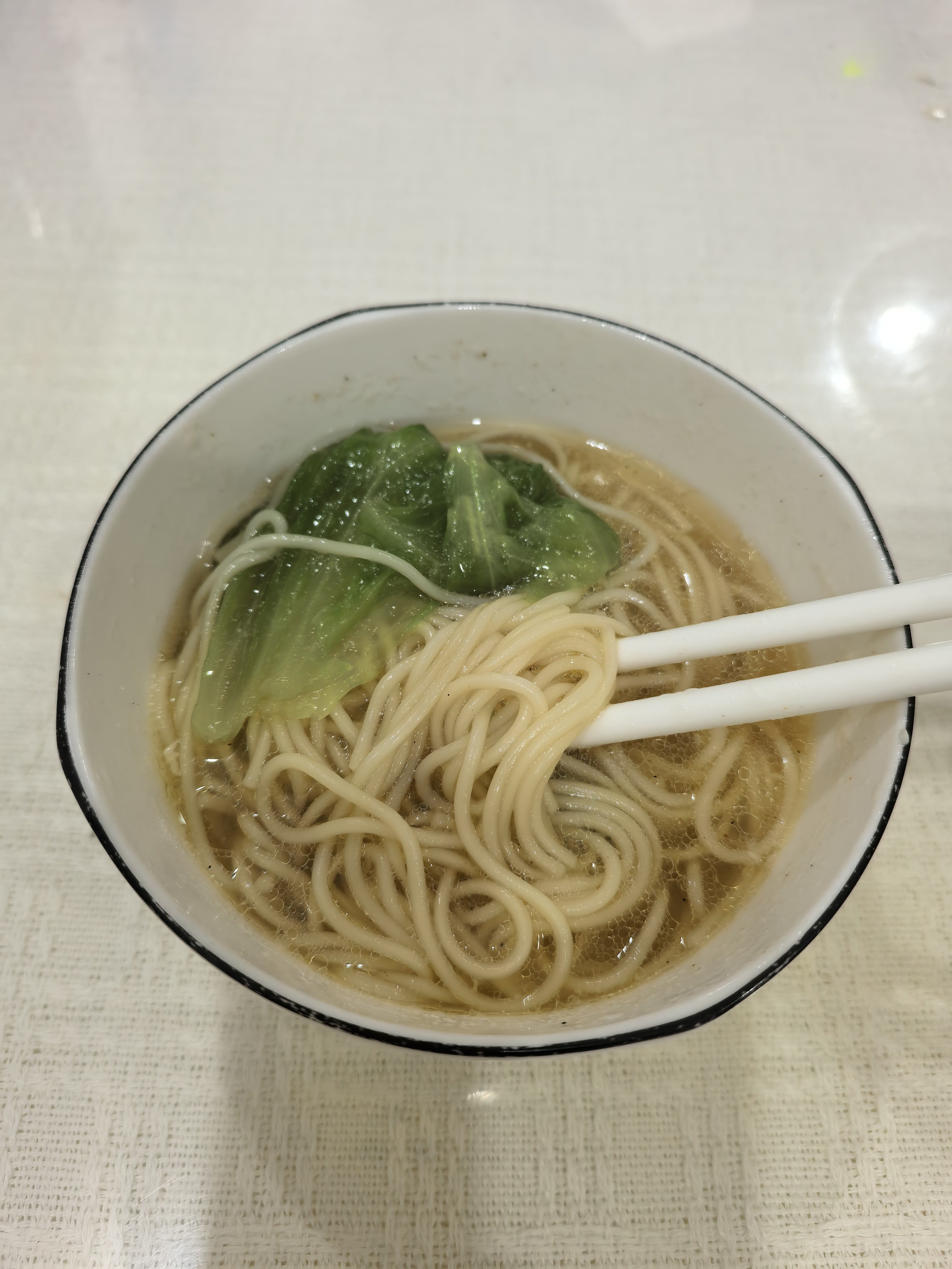 睡到中午了煮早餐——清汤面！其实在吃的方面我真的很懒很懒……我宁愿不吃也不想动手