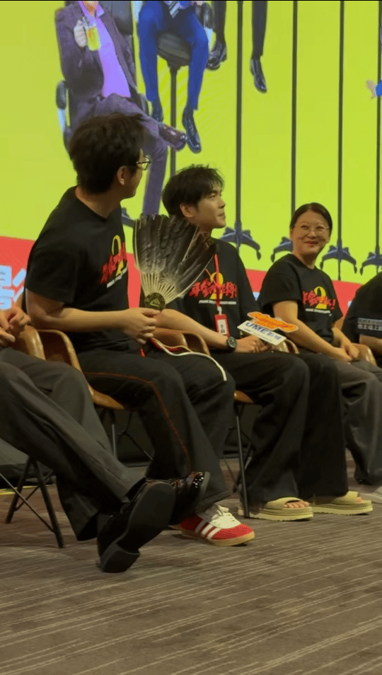 张若昀白客被问在甄嬛传能活几集 哈哈哈哈刘奔如果入宫，怕不是第一集就被华妃赏一丈
