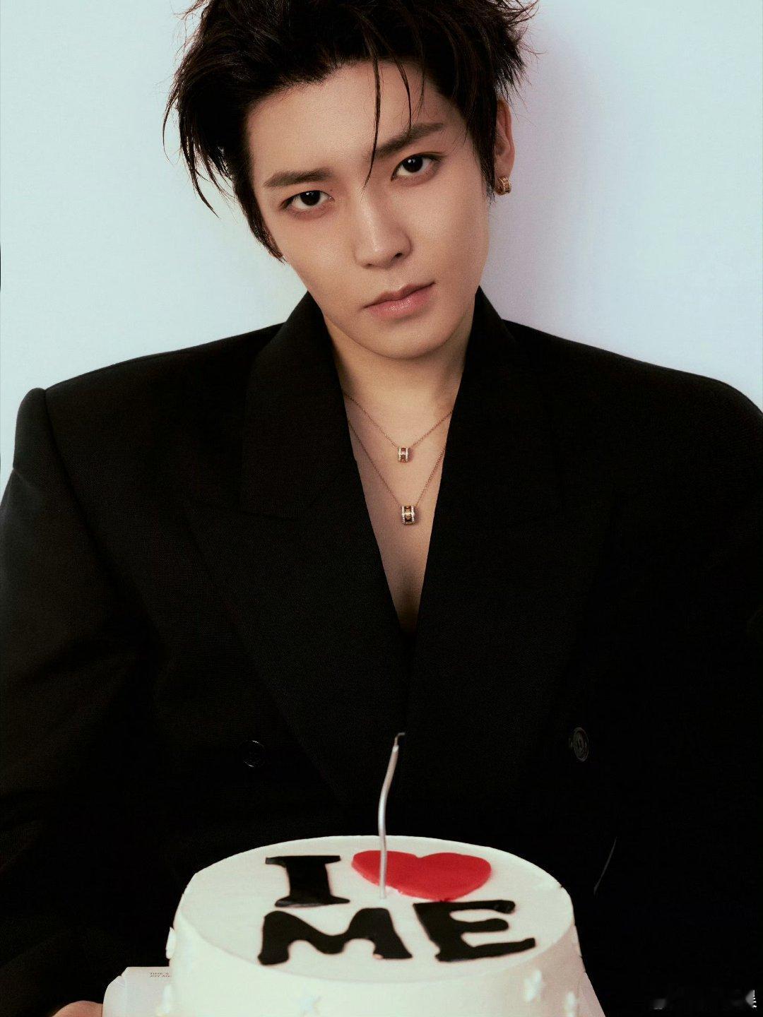 侯明昊29岁生日晒照侯明昊29岁生日来啦，让我们祝小侯生日快乐，新的一岁天天开心