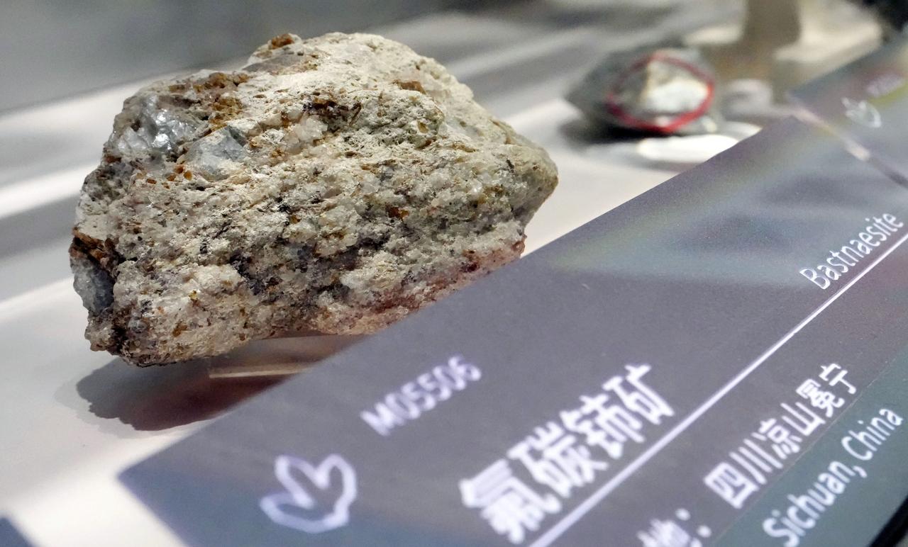 面对稀土危机，日媒不但不反思，还把责任推到中国头上。

日本共同社8月3日搞了份