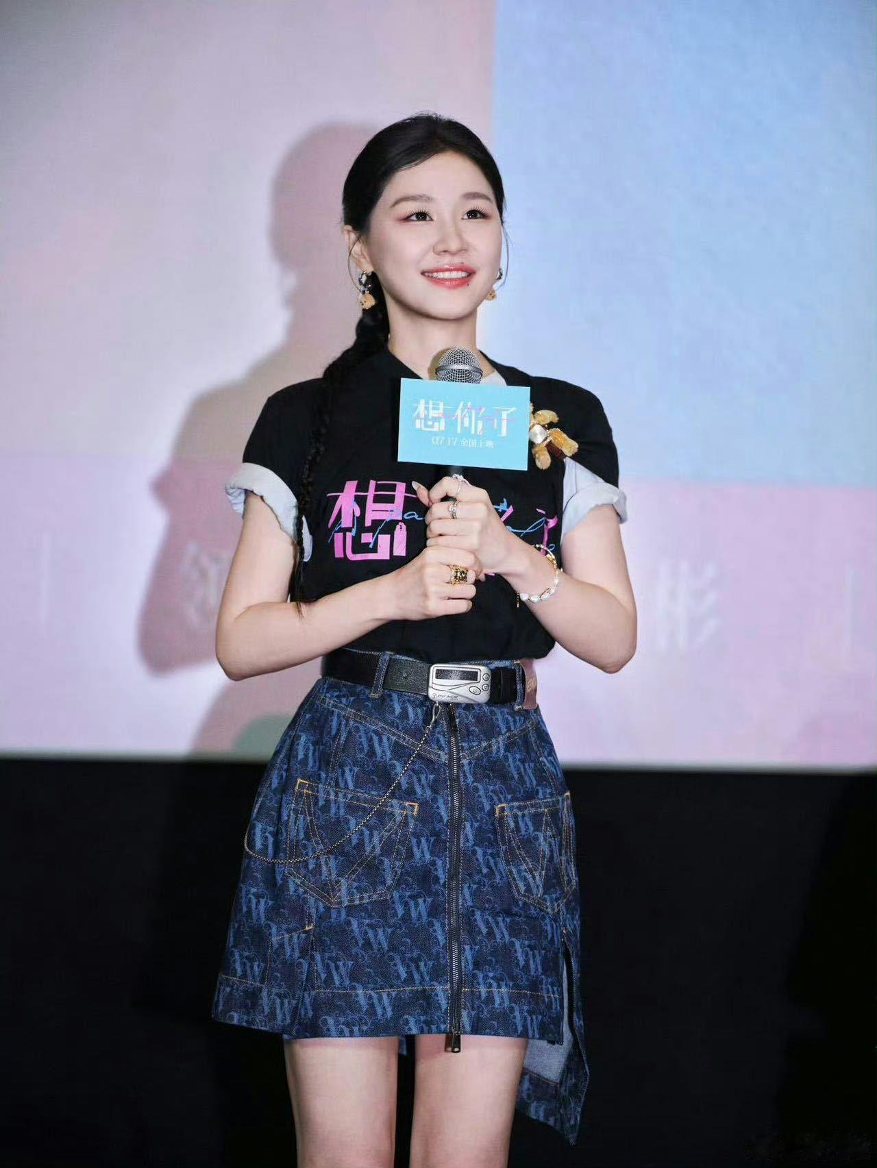 金靖路演穿搭小巧思 金姐这期穿搭教程教程太干了，很适合大家日常给自己的衣服做一些