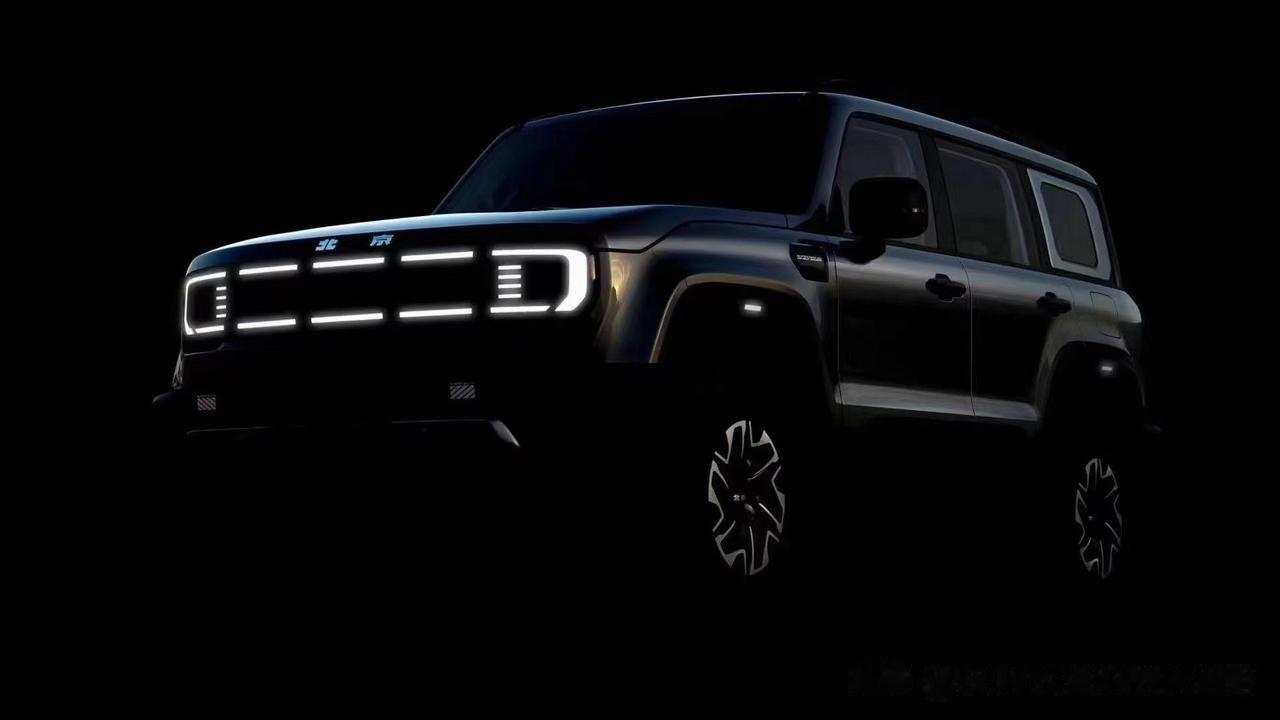 日前，北京越野发布了全新一代BJ40的官方图片。根据此前的工信部新车公告，该车长