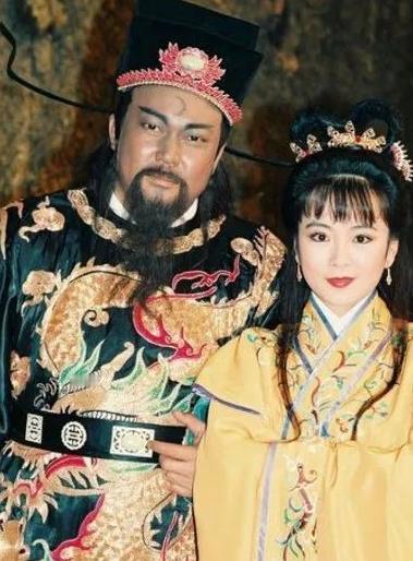 [啤酒]2017年，66岁的“包拯”金超群脑部长了个10公分大的肿瘤，手术前，他