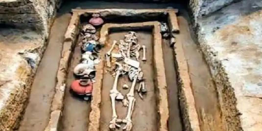 1977年，山东省蓬莱市所属的仙人岛中，发掘出一具女尸，经初步估测尸体距今约有6