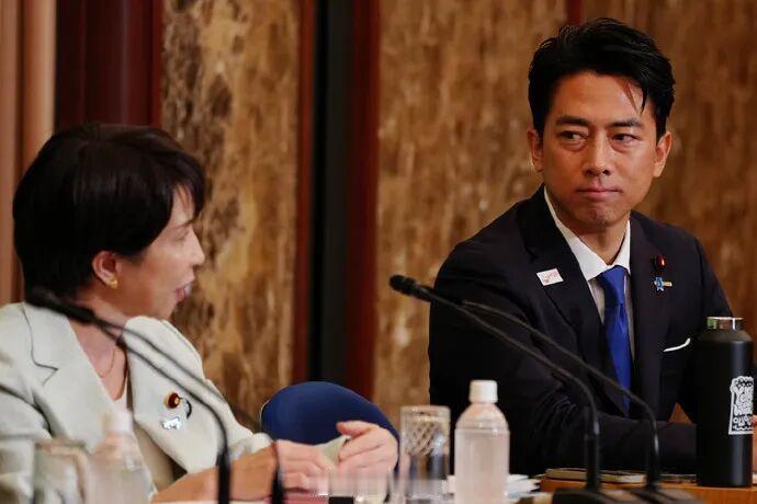 日本政客再“拜鬼”，民众：作为日本人很羞耻，应彻底摧毁靖国神社，它不断孕育军国主
