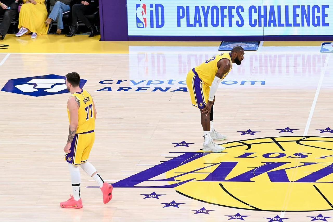 挺离谱的！本赛季至今，凡是战至最后5分钟分差仍在5分以内的关键时刻比赛，湖人还从