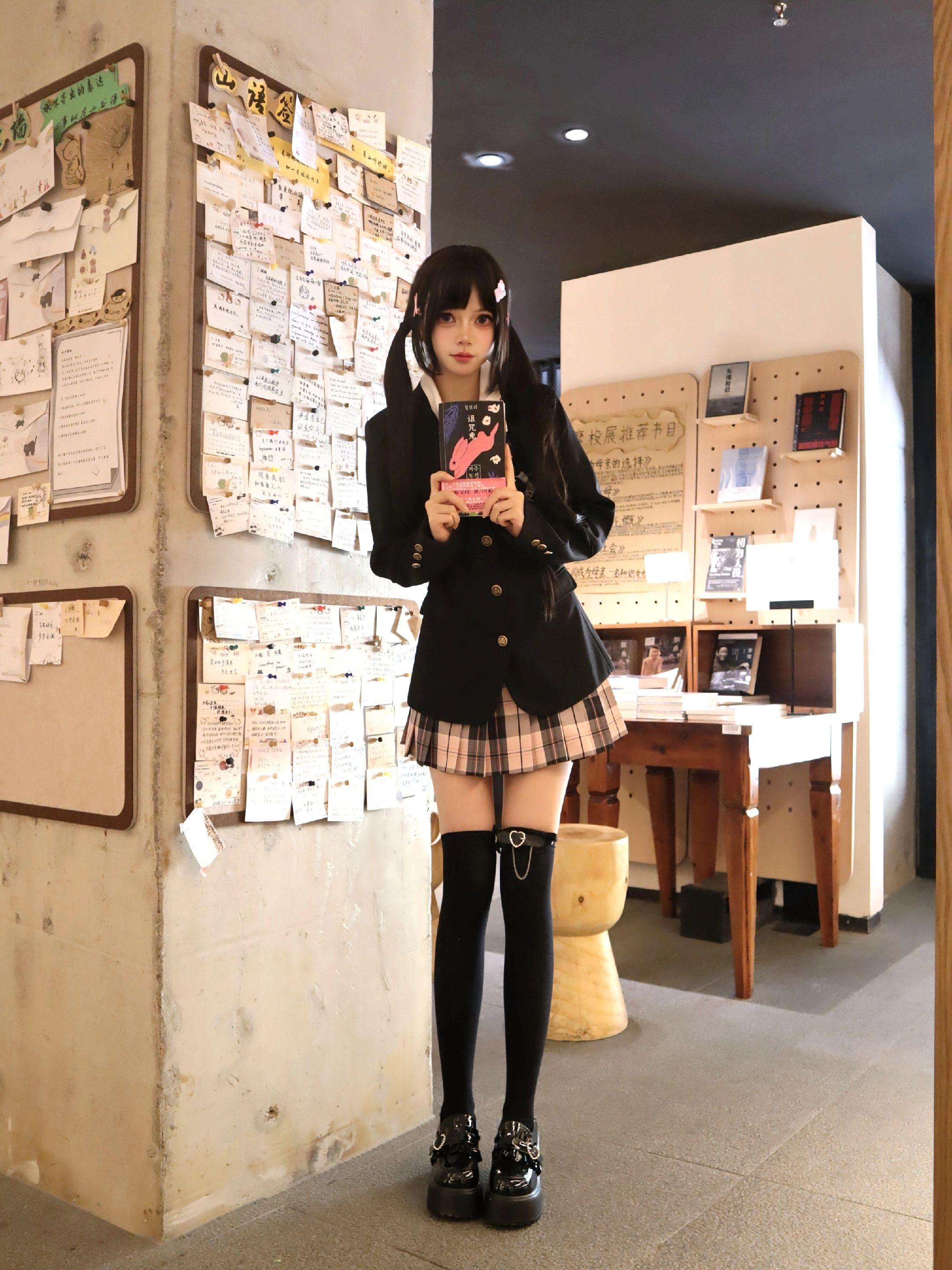 同学 放学一起去书店吗。