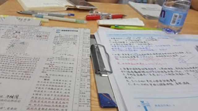 原来抑郁的孩子，最缺的从来不是鼓励，是无条件的接纳