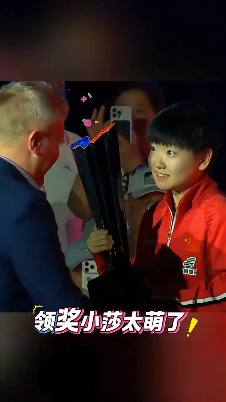 莎莎：keepfighting。全场："哇"声一片。比赛完肖指叫莎莎去见几个领导
