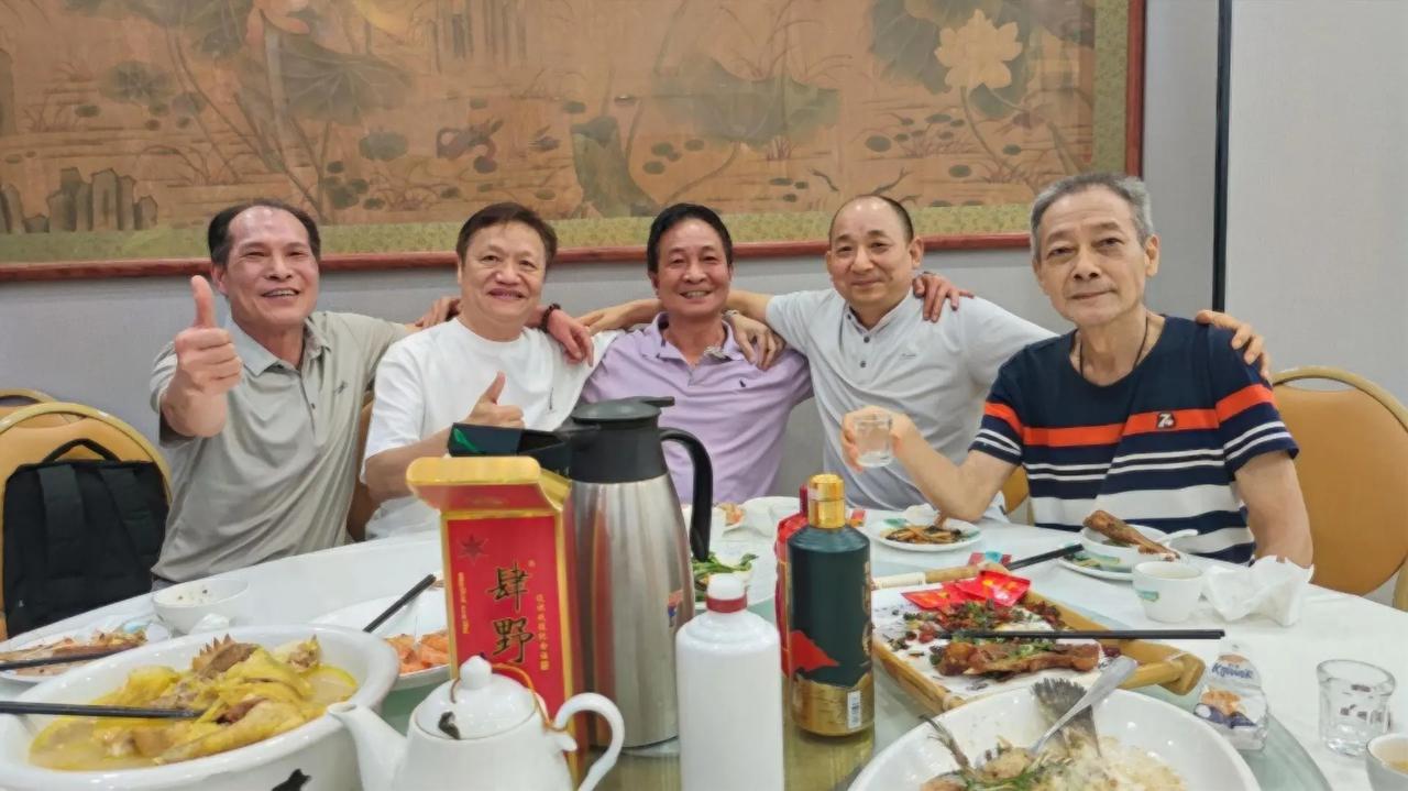岁月不改，情谊常在