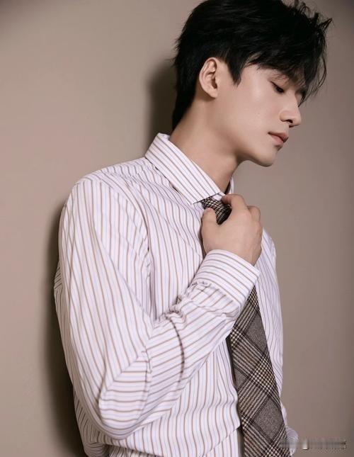 娱乐圈
竟然还有这么“任性”的演员！
王皓祯拍戏看心情，休息说走就走，在北京有房