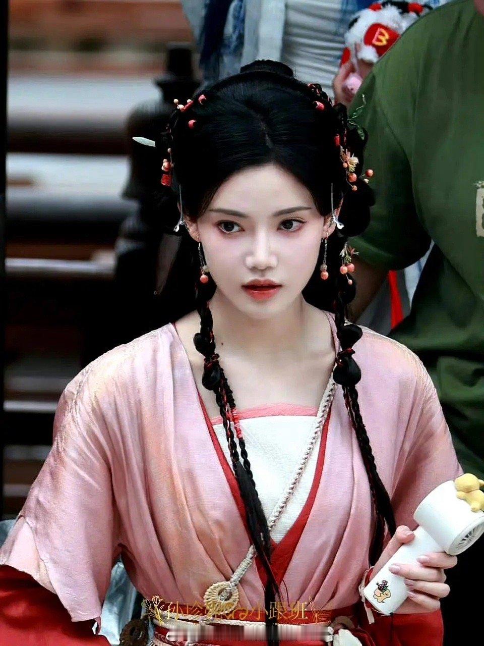 孙珍妮的鼻子怎么了？没有之前的妆造好看了 ​​​