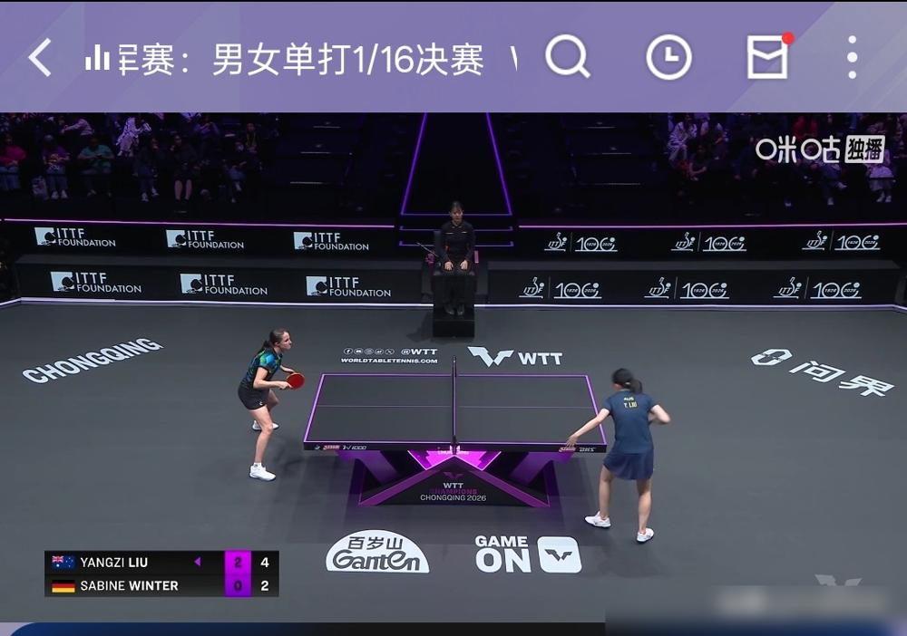 24分钟遭3-0横扫，温特赛后失控踢飞饮料瓶。
他在球员通道低声骂：“这根本不