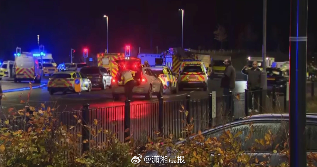 【#伦敦列车持刀袭击案一嫌疑人已获释#】#警方回应伦敦列车袭击案非恐怖袭击#英国