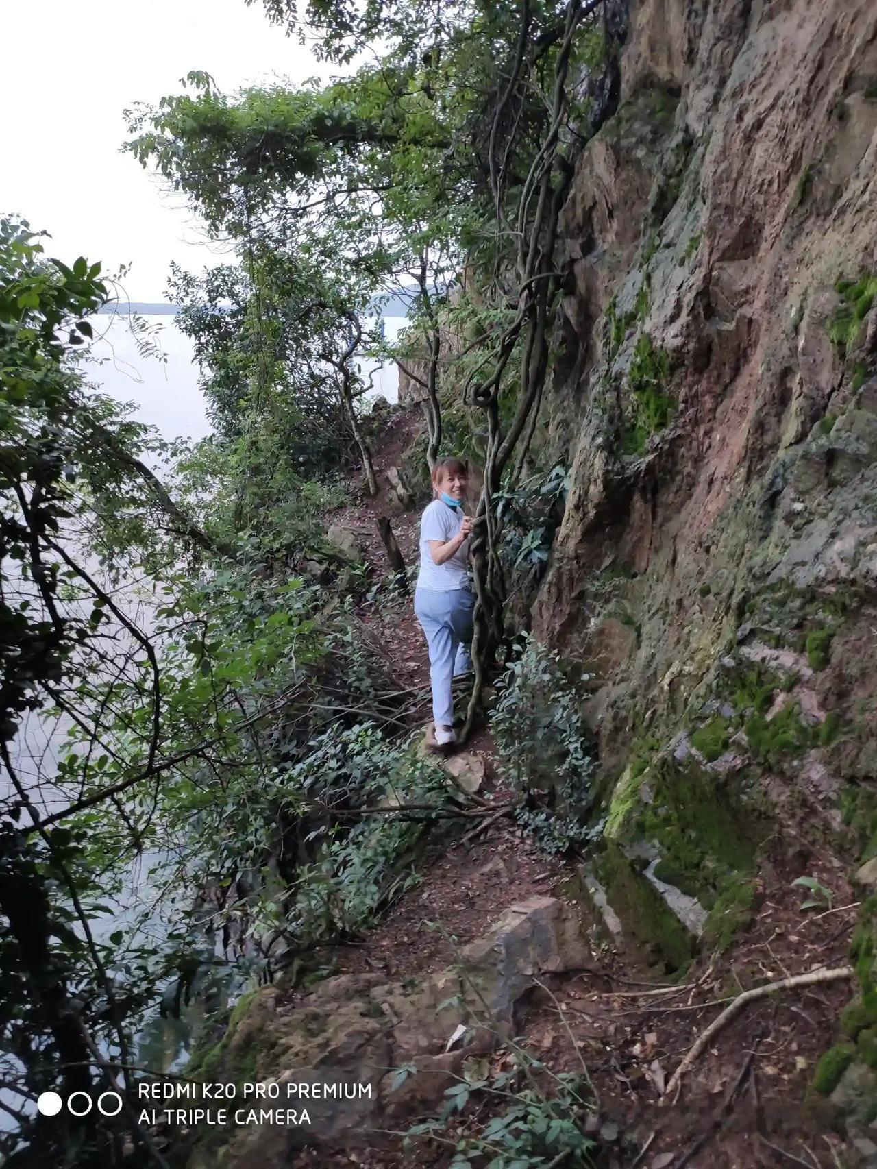 年轻男子心血来潮，感觉到危险的时候，心里还是很害怕的