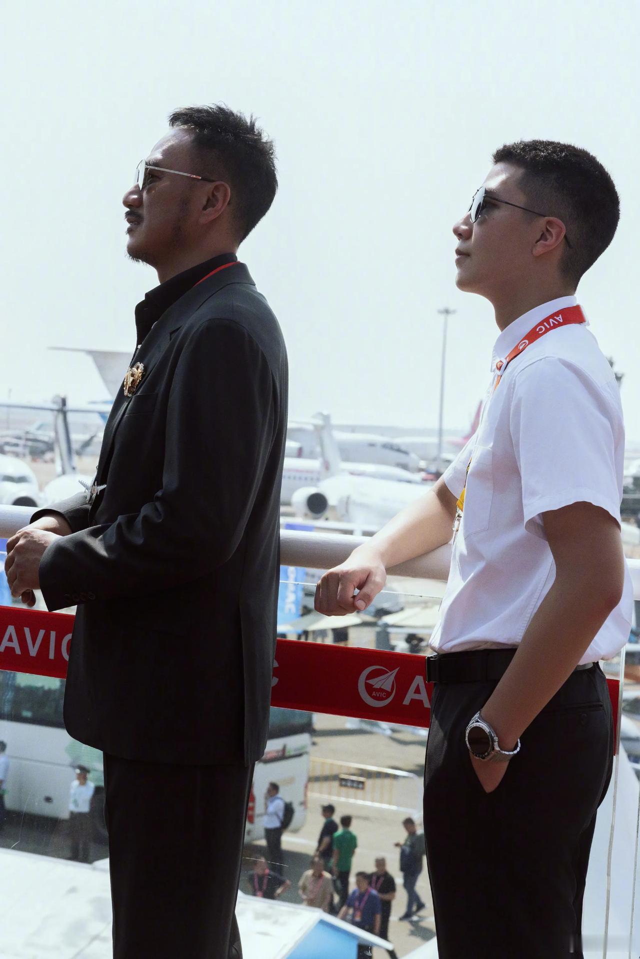 胡军硬气，培养出来的儿子也是枚小硬汉，好男儿当如此，生儿当如此，胡军夫复何求