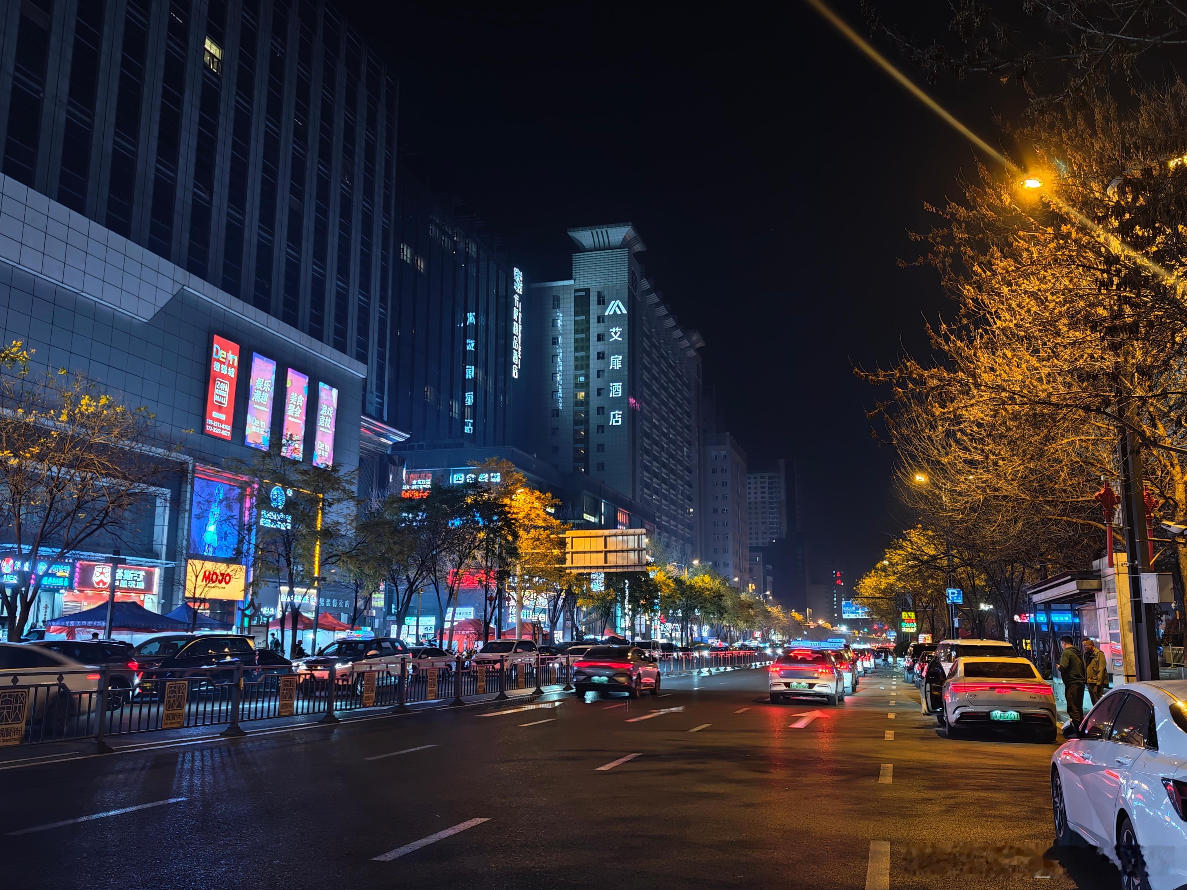 太原这点还在热闹，还在堵车！！看来是我好久不出来了 