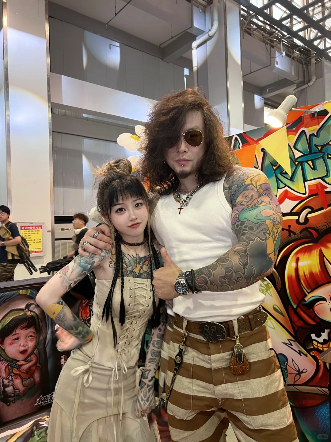 不是吧 这手臂比我头还大👀