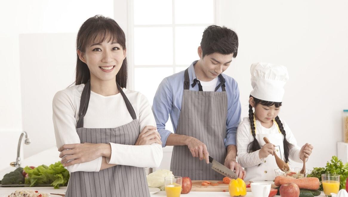 "男主外女主内" 的观念过时了吗？ 我认为过时了，时代早已改变，“男主外女主内”
